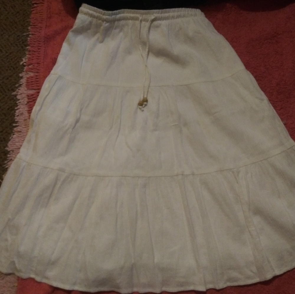 Skirt white color